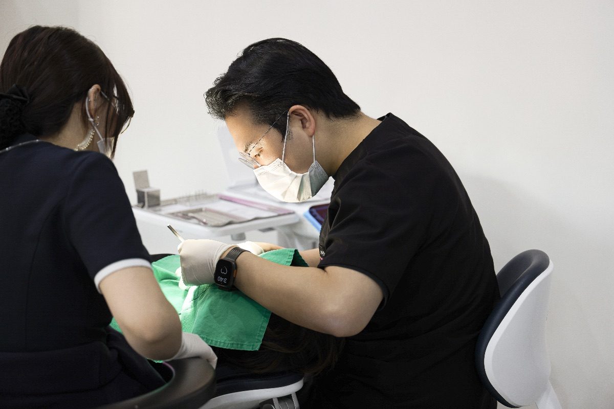 임플란트 통증이 발치 통증보다 덜 아프다는 말, 절반만 맞습니다