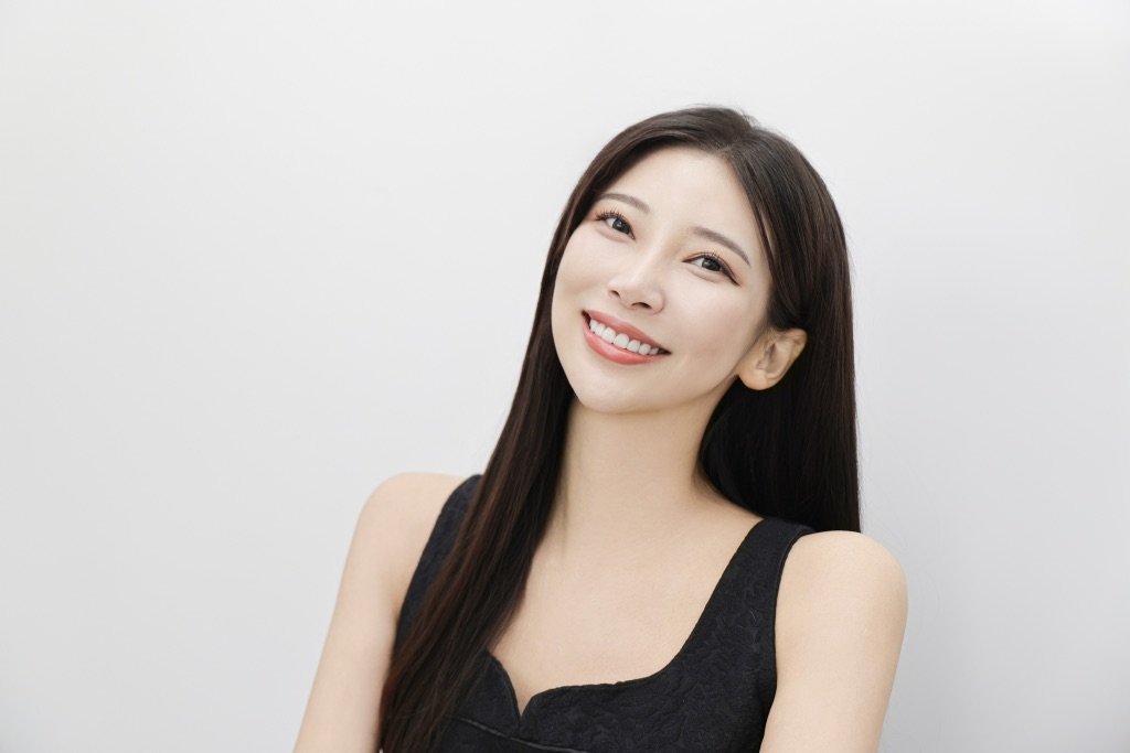 글로우네이트 — 자신감 있는 환한 미소