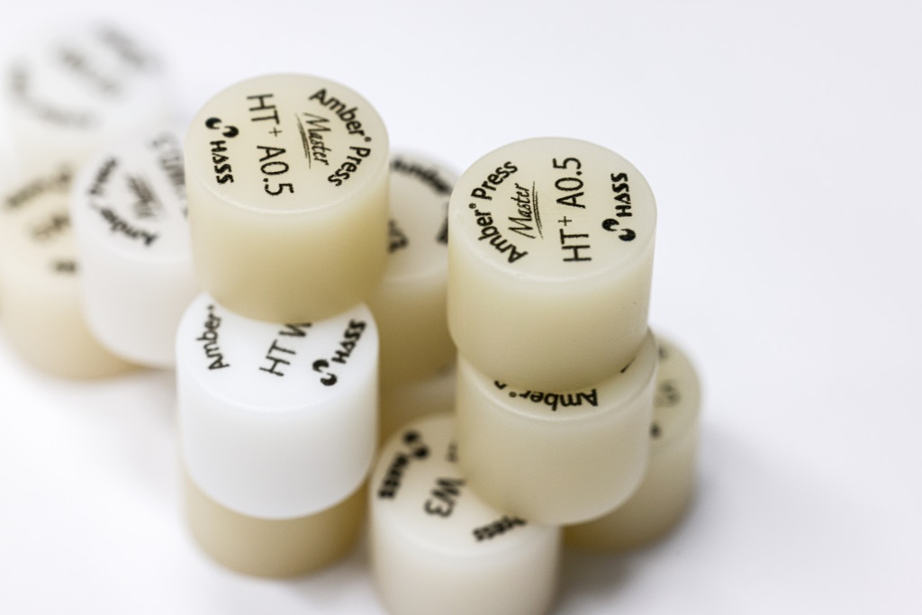 Amber Press Master HT+ A0.5 포세린 블럭 — 글로우네이트에 사용되는 프리미엄 세라믹 소재